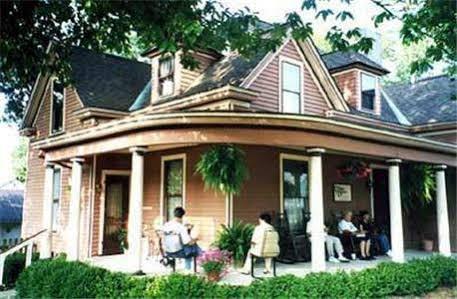 The Corner House Bed & Breakfast Nicholasville Exterior photo