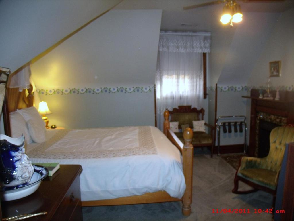 The Corner House Bed & Breakfast Nicholasville Room photo