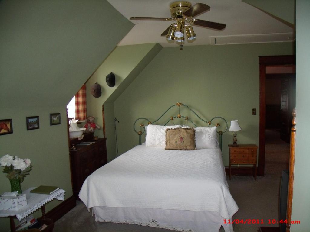 The Corner House Bed & Breakfast Nicholasville Room photo