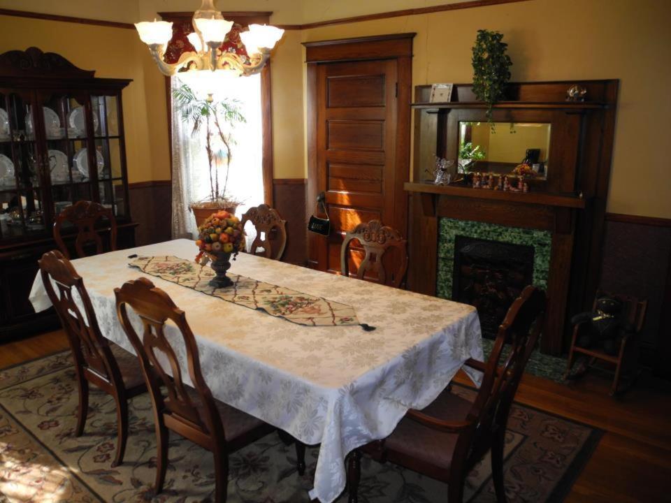 The Corner House Bed & Breakfast Nicholasville Exterior photo